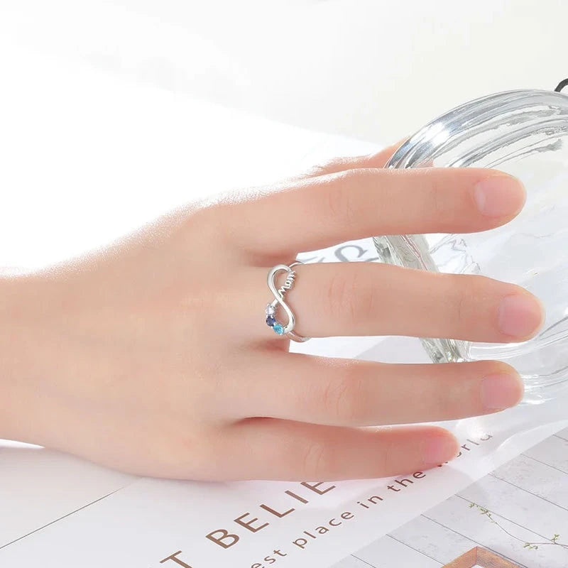 Ring mit Zirkonia — Unendlichkeitssymbol, Vergoldet