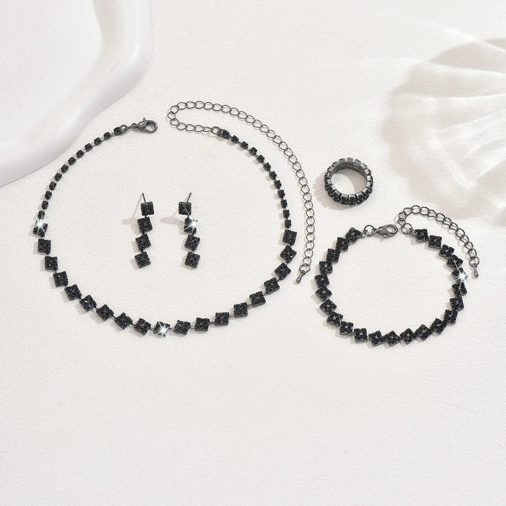 4-teiliges Schmuckset mit Zirkonia — Elegant für besondere Anlässe
