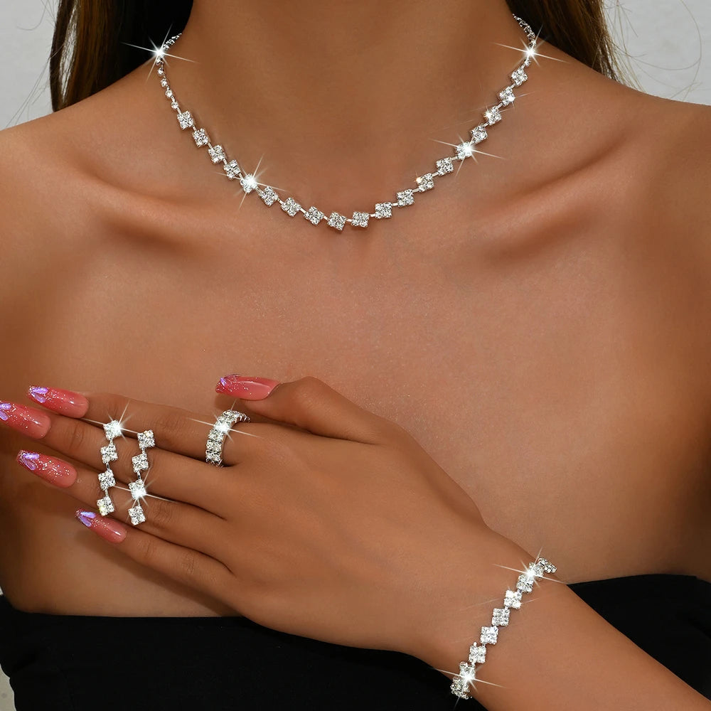 4-teiliges Schmuckset mit Zirkonia — Elegant für besondere Anlässe