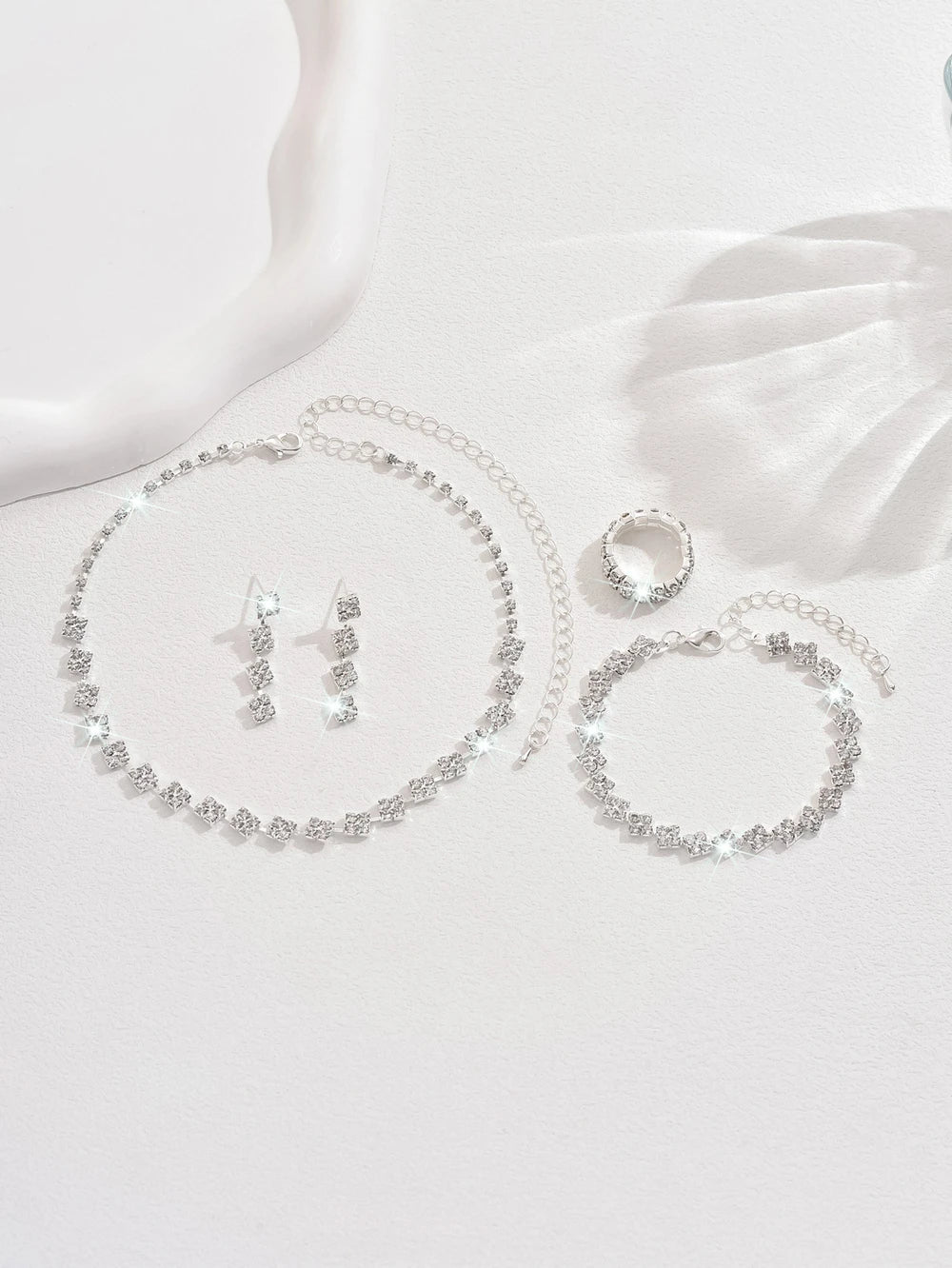 4-teiliges Schmuckset mit Zirkonia — Elegant für besondere Anlässe