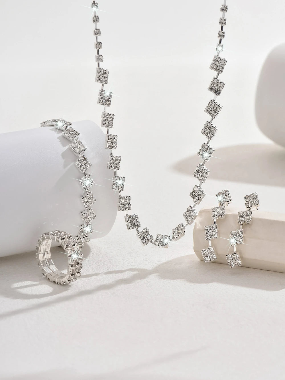 4-teiliges Schmuckset mit Zirkonia — Elegant für besondere Anlässe