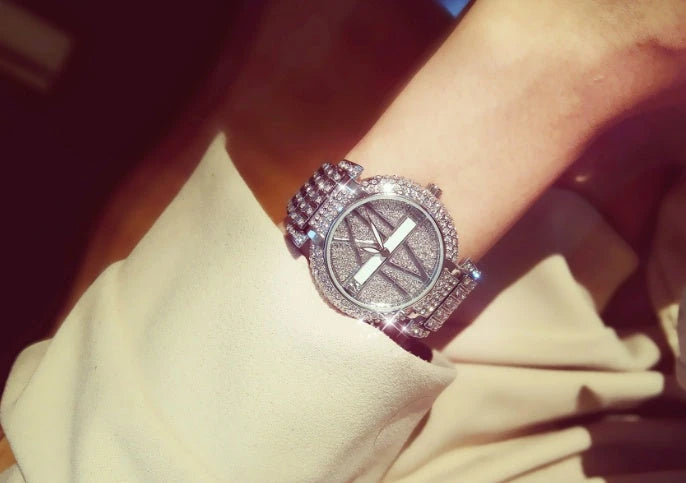 Damen Armbanduhr — Edelstahl, Elegantes Design