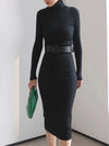 Strickkleid mit Rollkragen — Bodycon, Midi-Länge