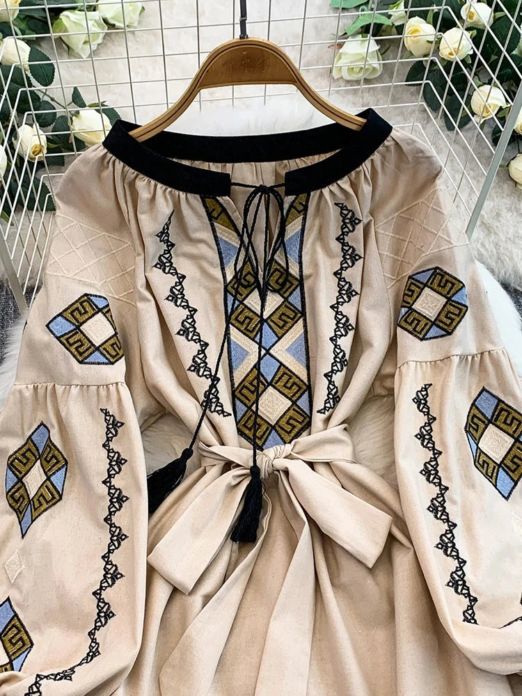 Bohemian Maxikleid mit Stickerei — Ballonärmel, Baumwollmix