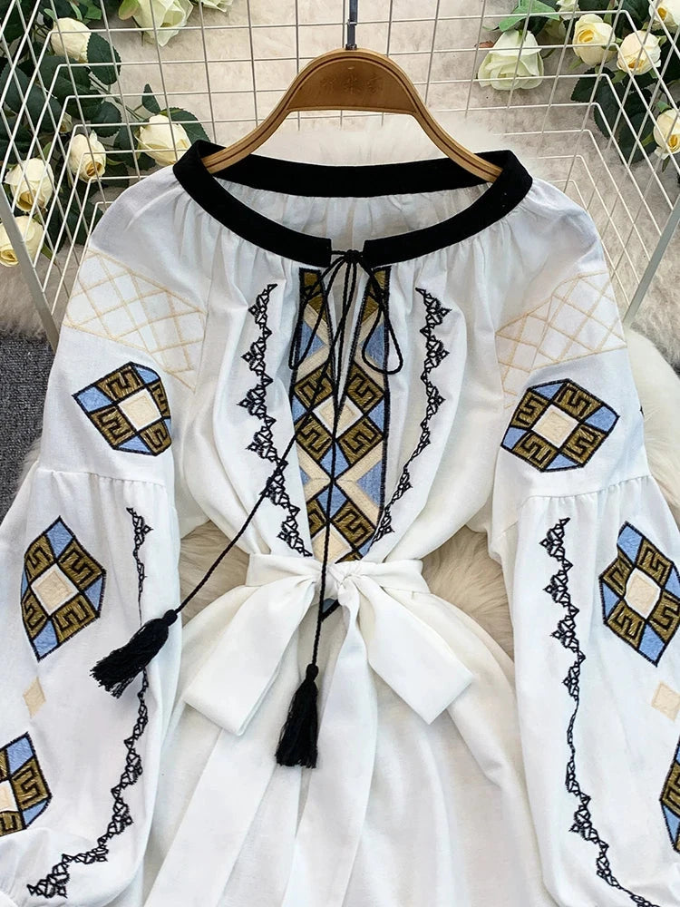 Bohemian Maxikleid mit Stickerei — Ballonärmel, Baumwollmix