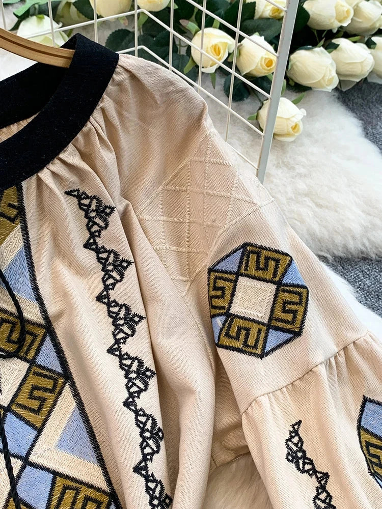 Bohemian Maxikleid mit Stickerei — Ballonärmel, Baumwollmix