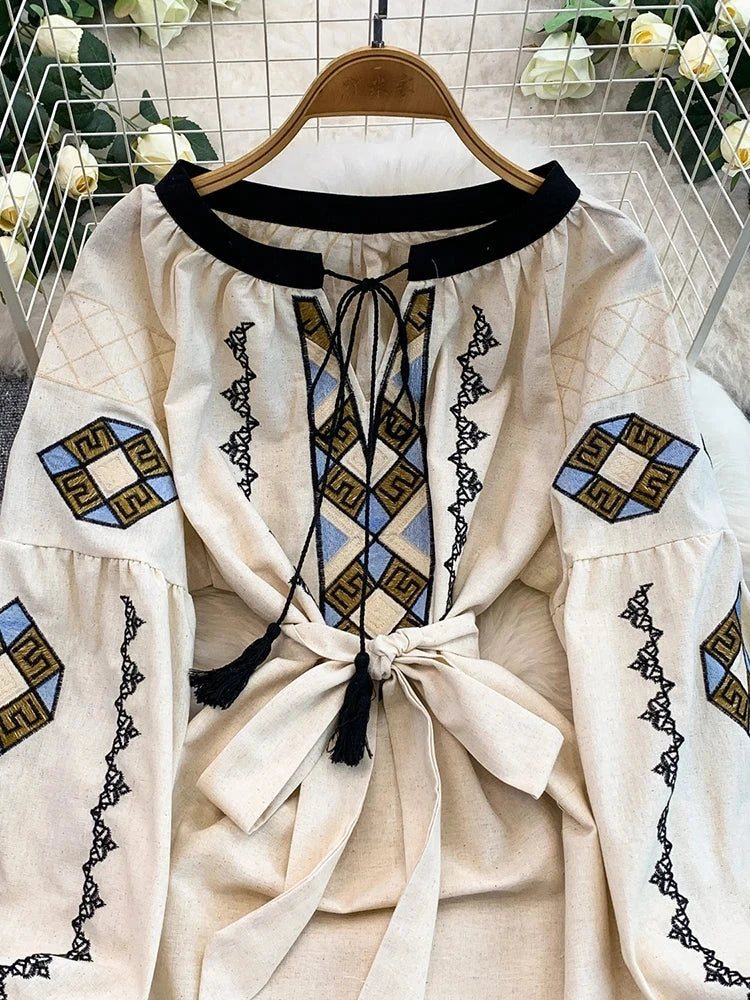 Bohemian Maxikleid mit Stickerei — Ballonärmel, Baumwollmix