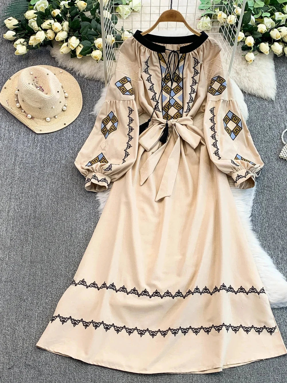 Bohemian Maxikleid mit Stickerei — Ballonärmel, Baumwollmix