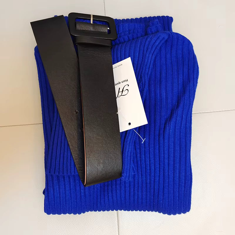 Strickkleid mit Rollkragen — Bodycon, Midi-Länge