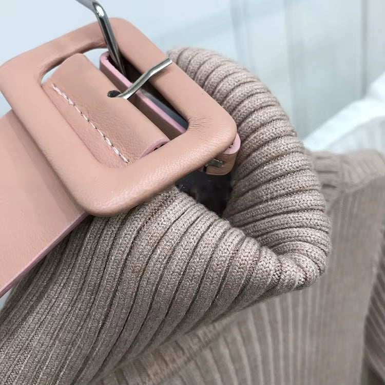 Strickkleid mit Rollkragen — Bodycon, Midi-Länge