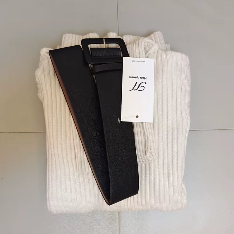 Strickkleid mit Rollkragen — Bodycon, Midi-Länge
