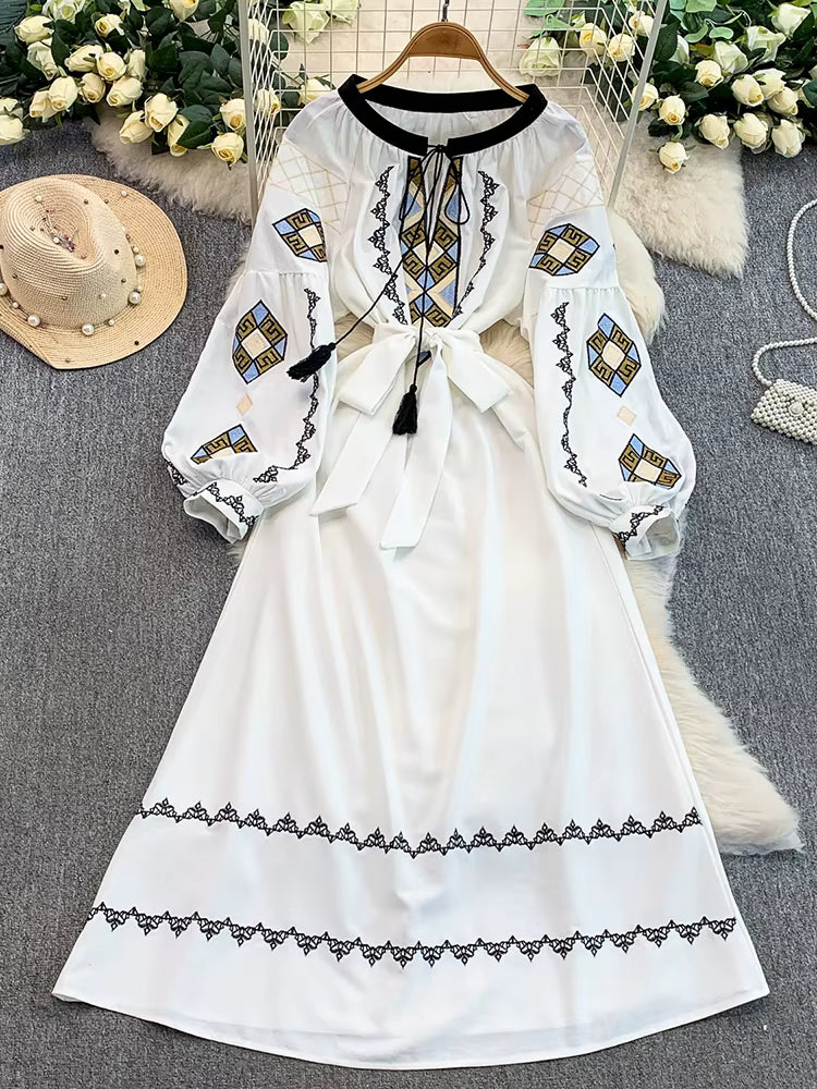 Bohemian Maxikleid mit Stickerei — Ballonärmel, Baumwollmix